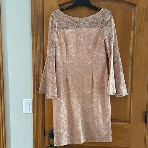 Tahari Arthur S. Levine Women’s Lace Bell Sleeve SheathDress Tea Rose Lined Sz 4